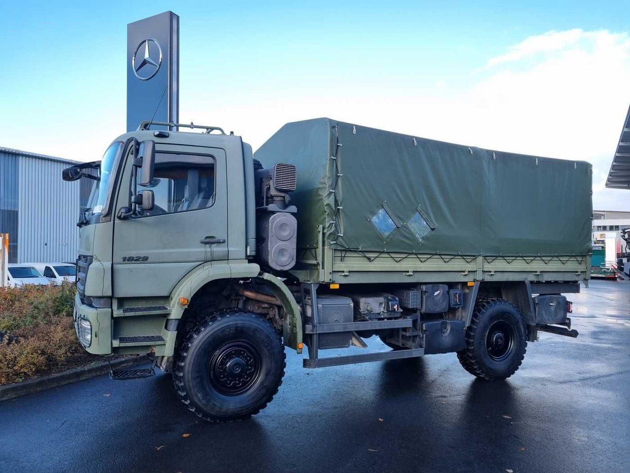 Mercedes-Benz Axor 1829 A 4x4 Pritsche/Plane 10 Stück - Tovornjak s ponjavo: slika 4 Mercedes-Benz Axor 1829 A 4x4 Pritsche/Plane 10 Stück - Tovornjak s ponjavo: slika 4