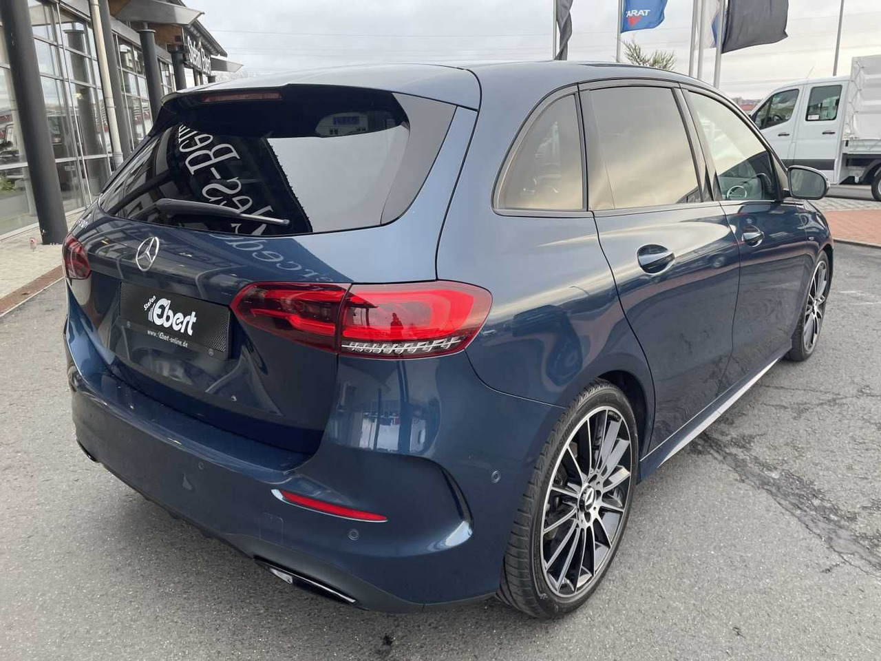 Mercedes-Benz B 180 AMG+Night+Ambiente+R-Kamera+ 19'+TOTW+ - Avtomobil: slika 4 Mercedes-Benz B 180 AMG+Night+Ambiente+R-Kamera+ 19'+TOTW+ - Avtomobil: slika 4