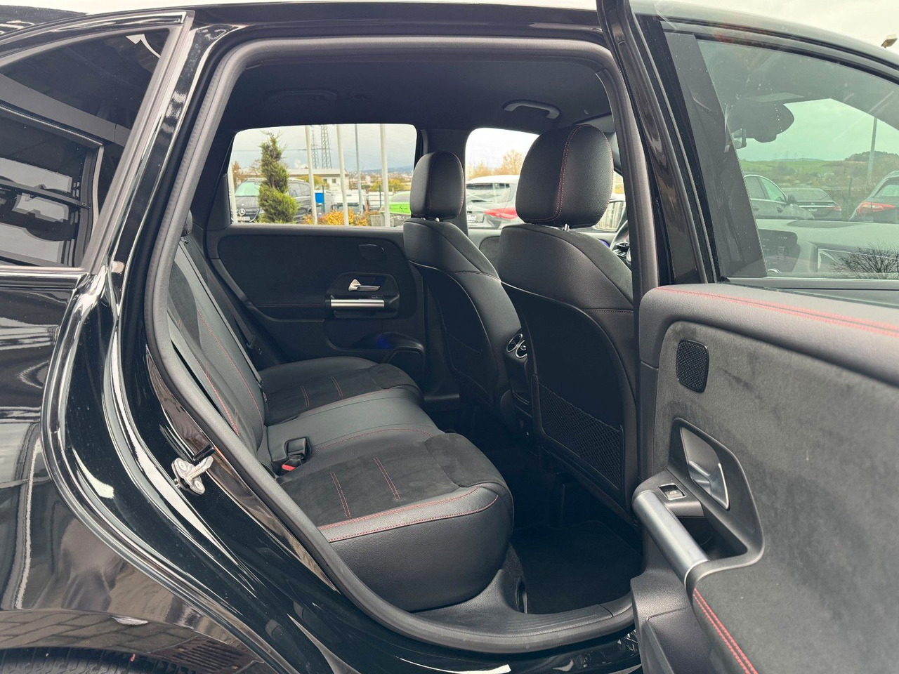 Mercedes-Benz B 200 AMG+AHK+Ambiente+RFK+MBUX+Night - Limuzina: slika 5 Mercedes-Benz B 200 AMG+AHK+Ambiente+RFK+MBUX+Night - Limuzina: slika 5