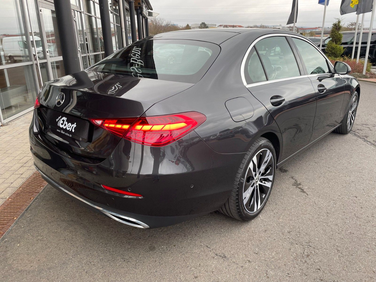 Mercedes-Benz C 300 e Avantgarde Digital+S-Dach+AHK+Distr+ - Limuzina: slika 5 Mercedes-Benz C 300 e Avantgarde Digital+S-Dach+AHK+Distr+ - Limuzina: slika 5