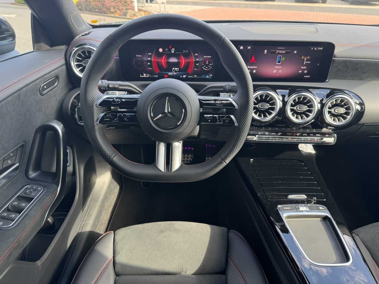Avtomobil Mercedes-Benz CLA 180 Shooting Brake+AMG+Distr+AHK+RFK+: slika 12