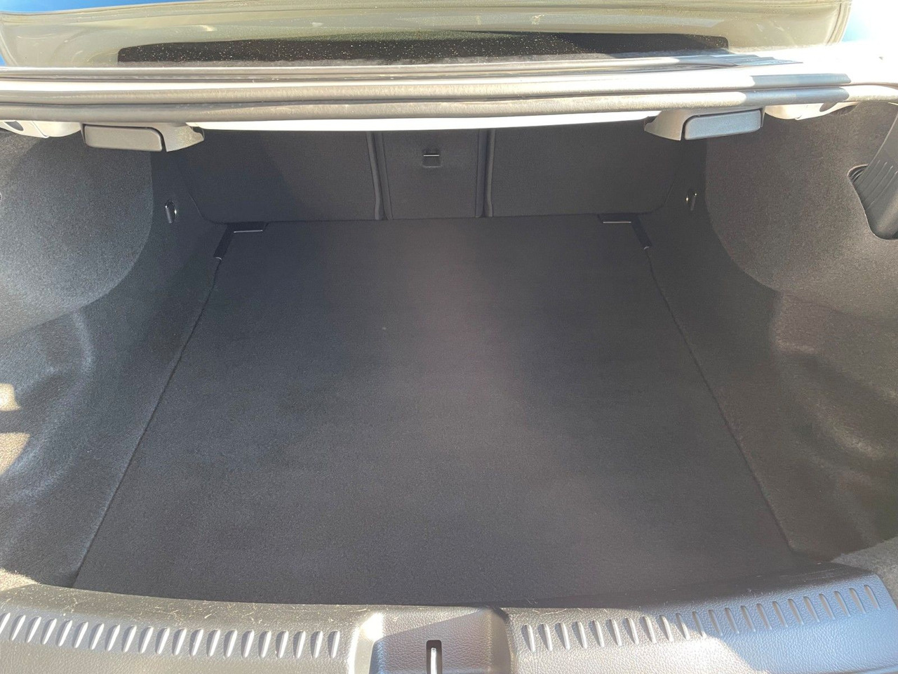 Mercedes-Benz CLA 35 AMG Aero+TotW+R-Kamera+Ambiente - Coupe: slika 5 Mercedes-Benz CLA 35 AMG Aero+TotW+R-Kamera+Ambiente - Coupe: slika 5