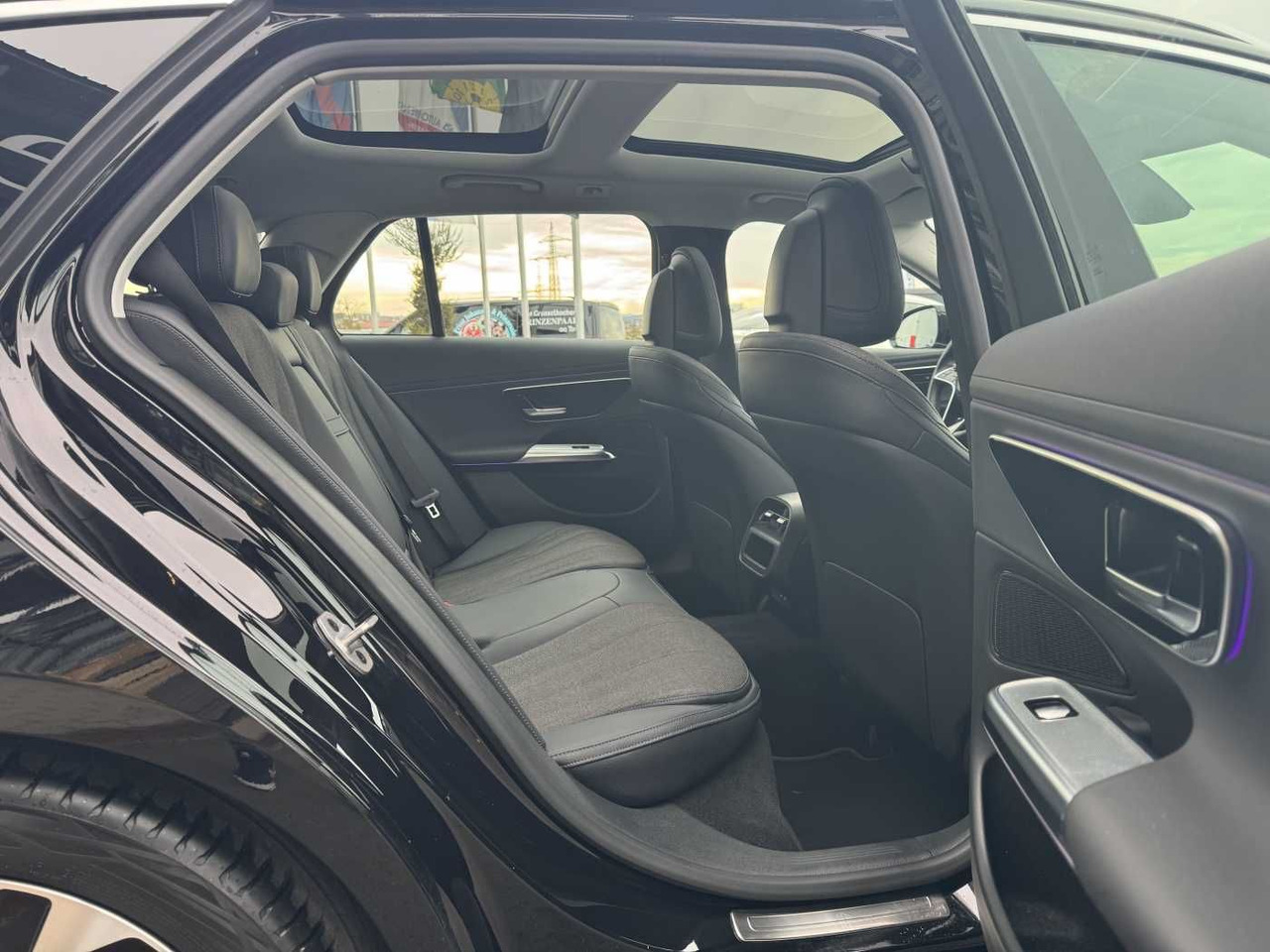 Mercedes-Benz E 200 T AVANTGARDE+DistrPlus+Pano+ AHK+Ambiente - Avtomobil: slika 5 Mercedes-Benz E 200 T AVANTGARDE+DistrPlus+Pano+ AHK+Ambiente - Avtomobil: slika 5
