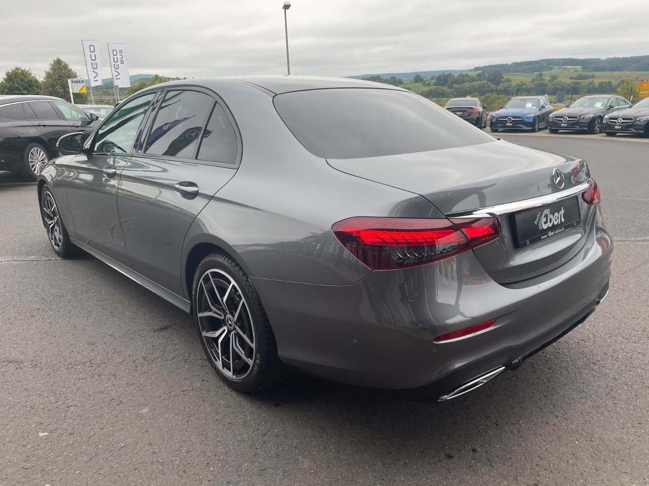 Mercedes-Benz E 220 d AMG+MBeam+Pano+Distr+R-Kamera - Limuzina: slika 3 Mercedes-Benz E 220 d AMG+MBeam+Pano+Distr+R-Kamera - Limuzina: slika 3