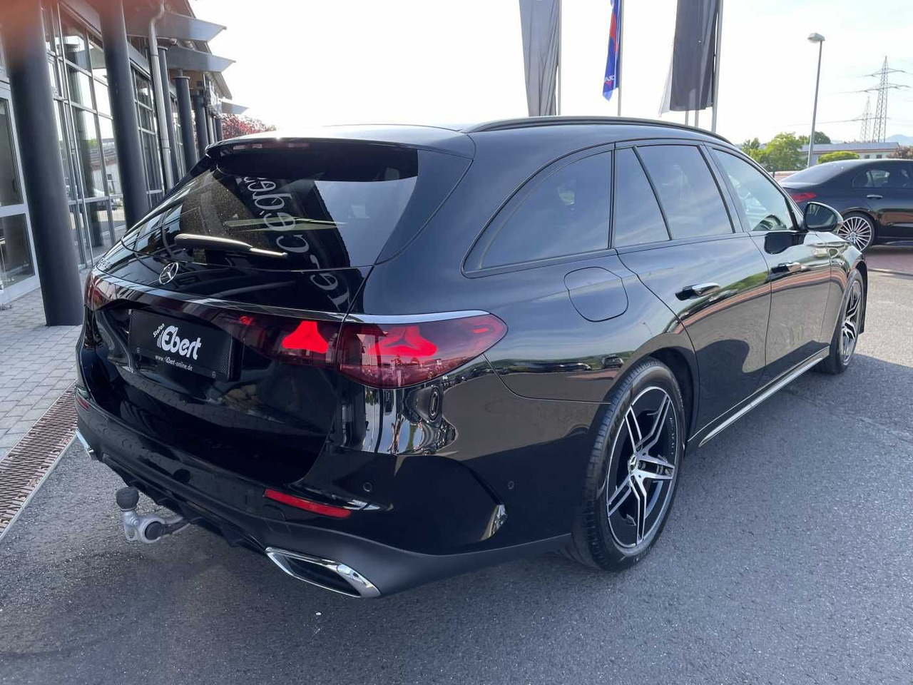 Mercedes-Benz E 220 d T AMG-Line AHK+Distr+R-Kamera +Ambiente+ - Avtomobil: slika 4 Mercedes-Benz E 220 d T AMG-Line AHK+Distr+R-Kamera +Ambiente+ - Avtomobil: slika 4