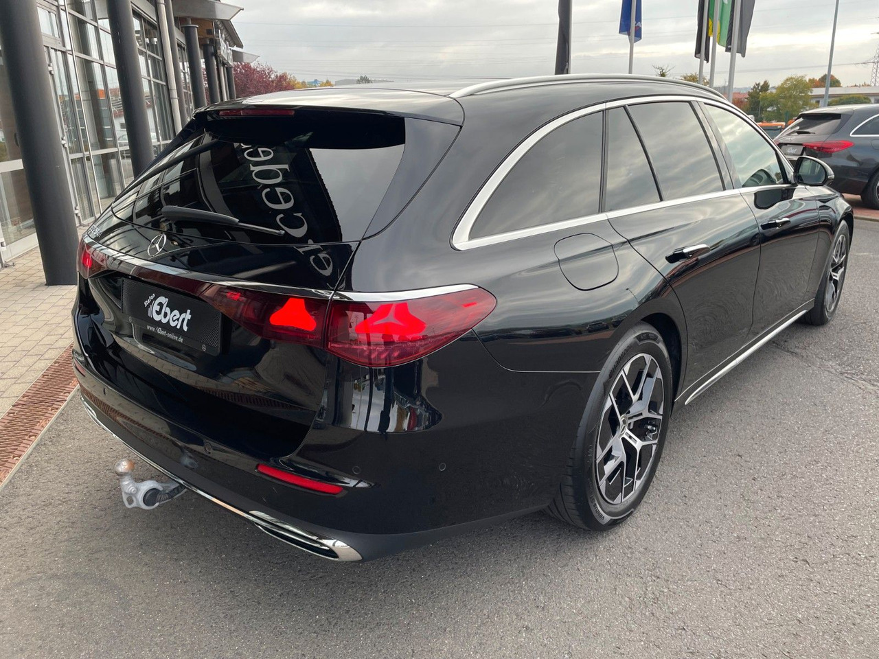 Mercedes-Benz E 220 d T Exclusive Nappa+AHK+360°+Burm+Sitzklim - Karavan: slika 4 Mercedes-Benz E 220 d T Exclusive Nappa+AHK+360°+Burm+Sitzklim - Karavan: slika 4