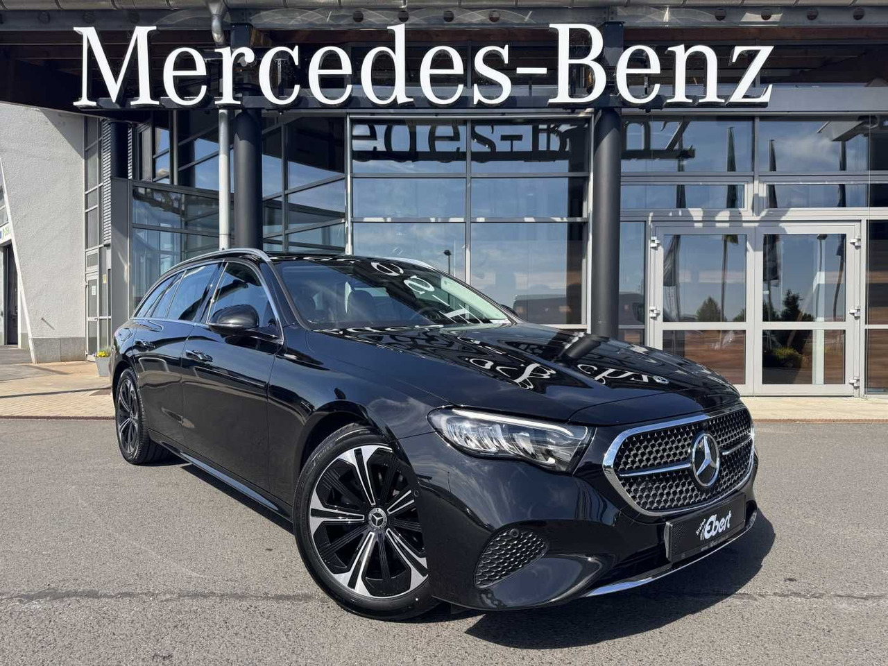 Mercedes-Benz E 220d Avantgarde+Pano+AHK+Distr+19Zoll+MBUX - Avtomobil: slika 1 Mercedes-Benz E 220d Avantgarde+Pano+AHK+Distr+19Zoll+MBUX - Avtomobil: slika 1