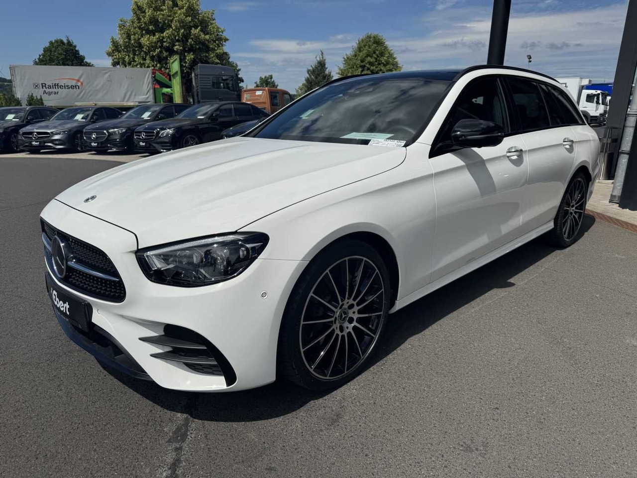 Mercedes-Benz E 300d 4M AMG+Pano+Burm+AHK+360+HUD+ - Avtomobil: slika 2 Mercedes-Benz E 300d 4M AMG+Pano+Burm+AHK+360+HUD+ - Avtomobil: slika 2