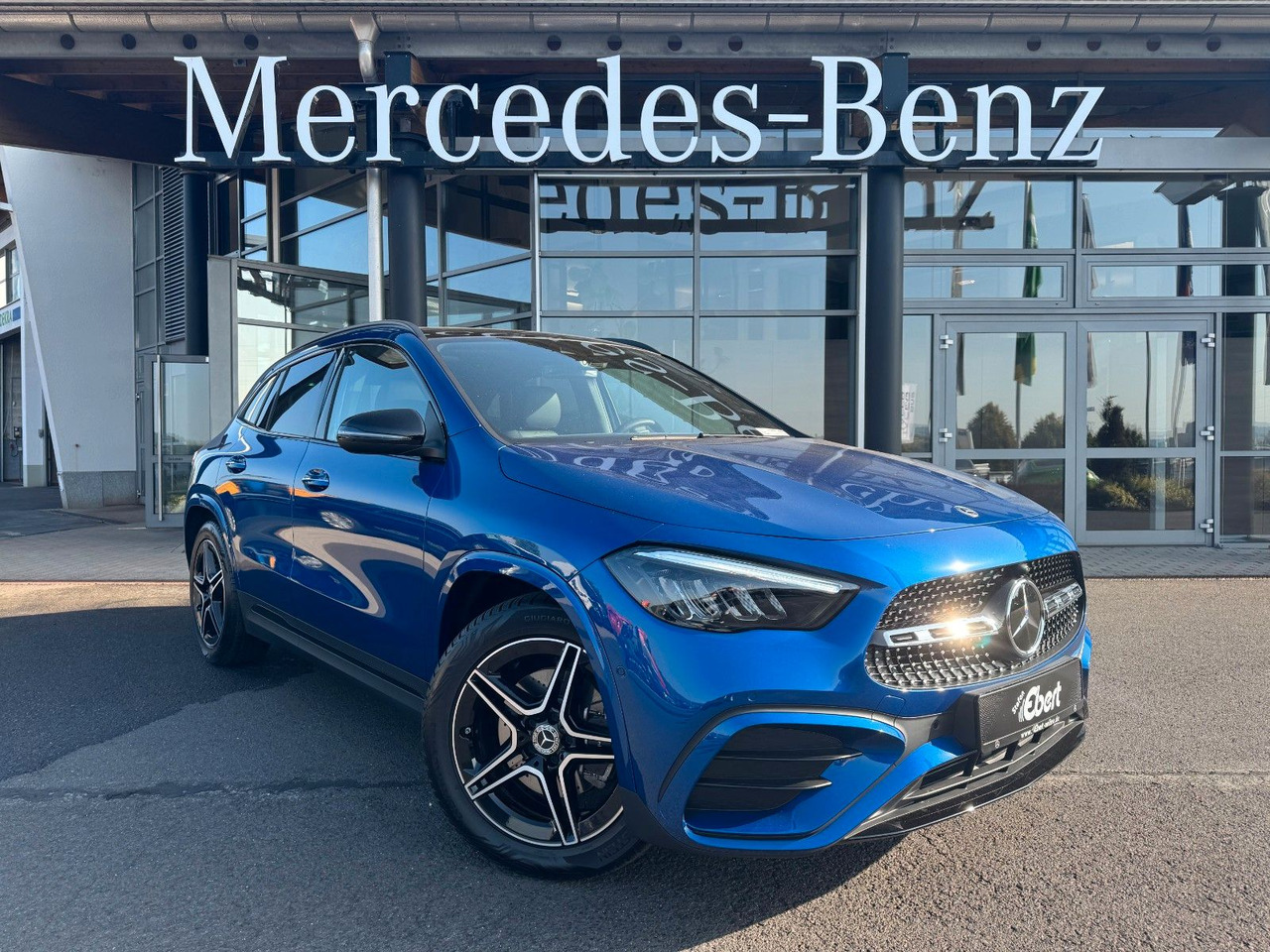 Mercedes-Benz GLA 200 AMG+PANO+DistrPlus+RFK+Night - SUV: slika 1 Mercedes-Benz GLA 200 AMG+PANO+DistrPlus+RFK+Night - SUV: slika 1