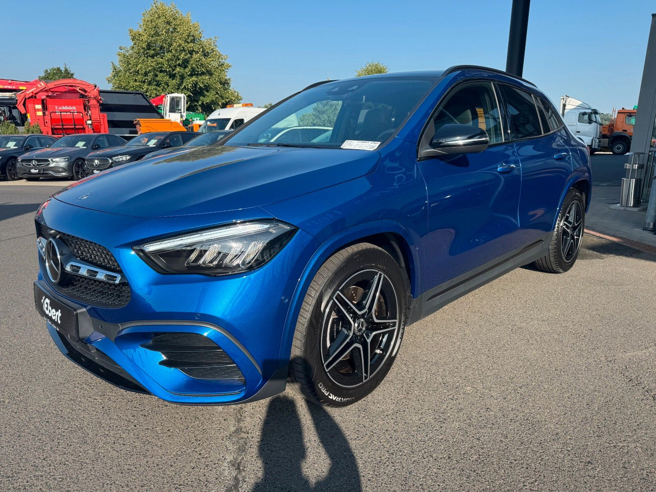 Mercedes-Benz GLA 200 AMG+PANO+DistrPlus+RFK+Night - SUV: slika 2 Mercedes-Benz GLA 200 AMG+PANO+DistrPlus+RFK+Night - SUV: slika 2