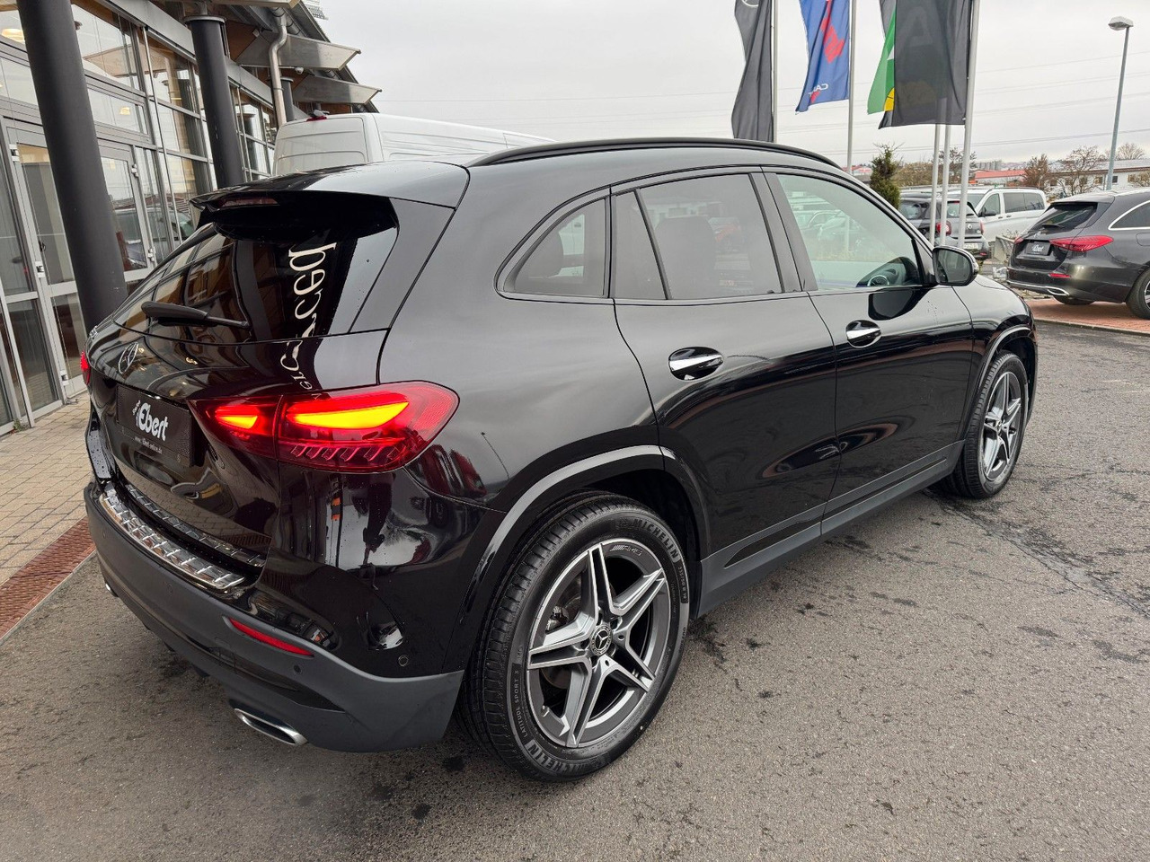 Mercedes-Benz GLA 200 AMG+Pano+Distr+Ambiente+Multibeam+ - SUV: slika 4 Mercedes-Benz GLA 200 AMG+Pano+Distr+Ambiente+Multibeam+ - SUV: slika 4