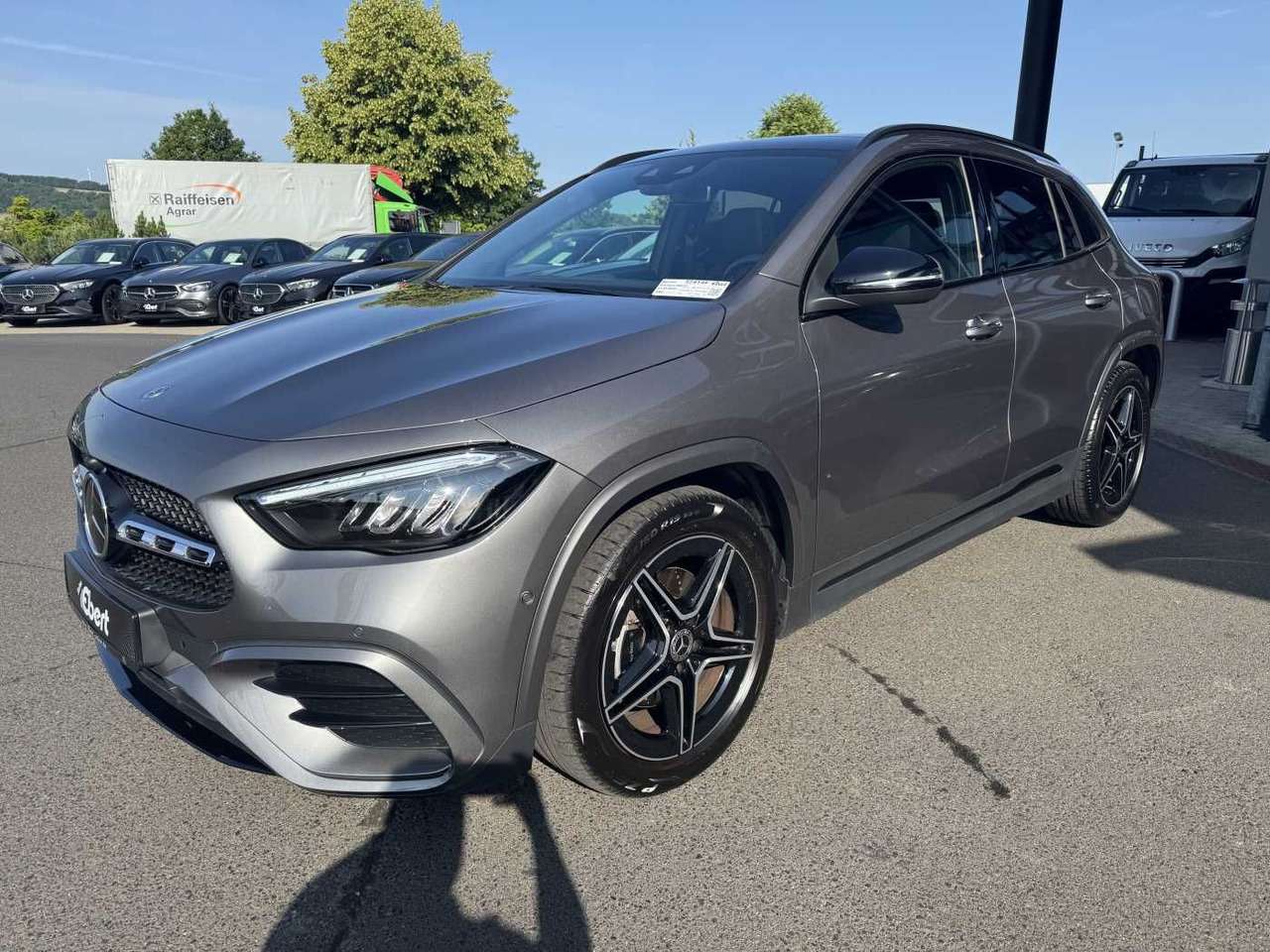 Mercedes-Benz GLA 200d 4M AMG+Pano+Distr+Ambiente+ - SUV: slika 2 Mercedes-Benz GLA 200d 4M AMG+Pano+Distr+Ambiente+ - SUV: slika 2