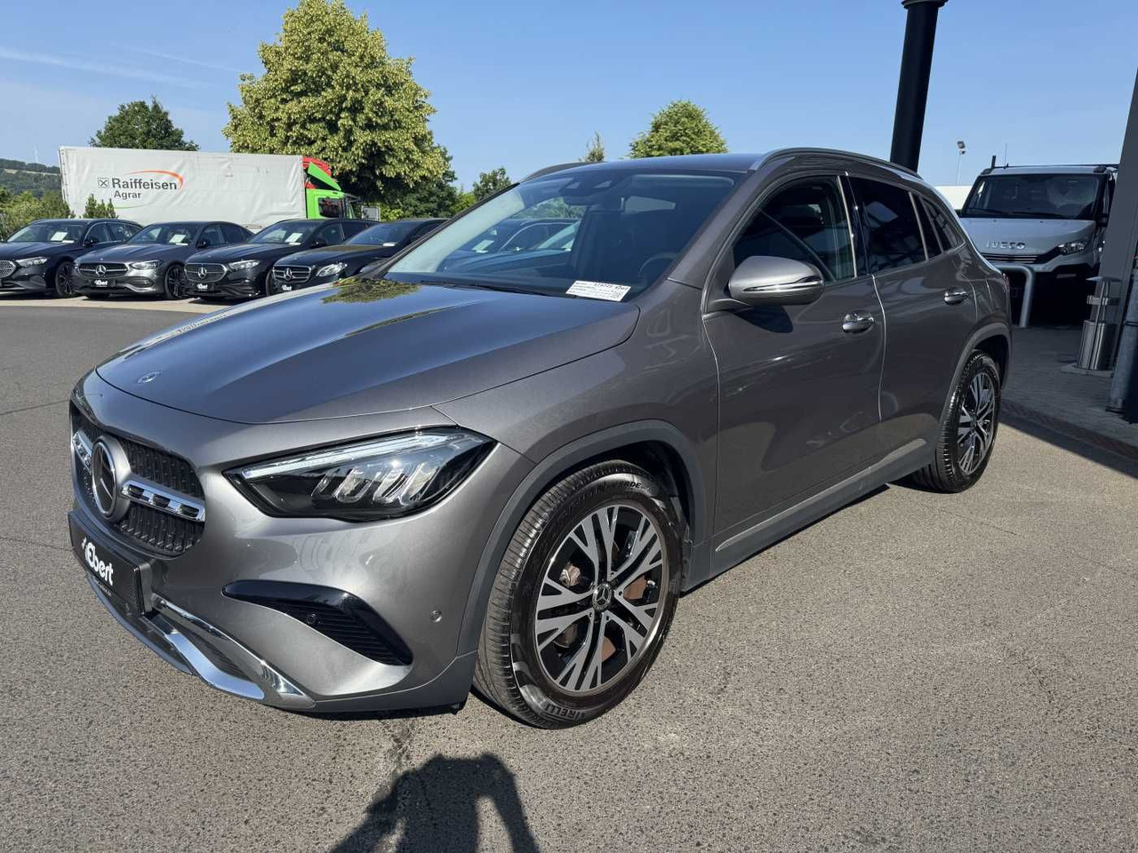 Mercedes-Benz GLA 200d 4M Progressive+Distr+Ambiente+Offroad - SUV: slika 2 Mercedes-Benz GLA 200d 4M Progressive+Distr+Ambiente+Offroad - SUV: slika 2