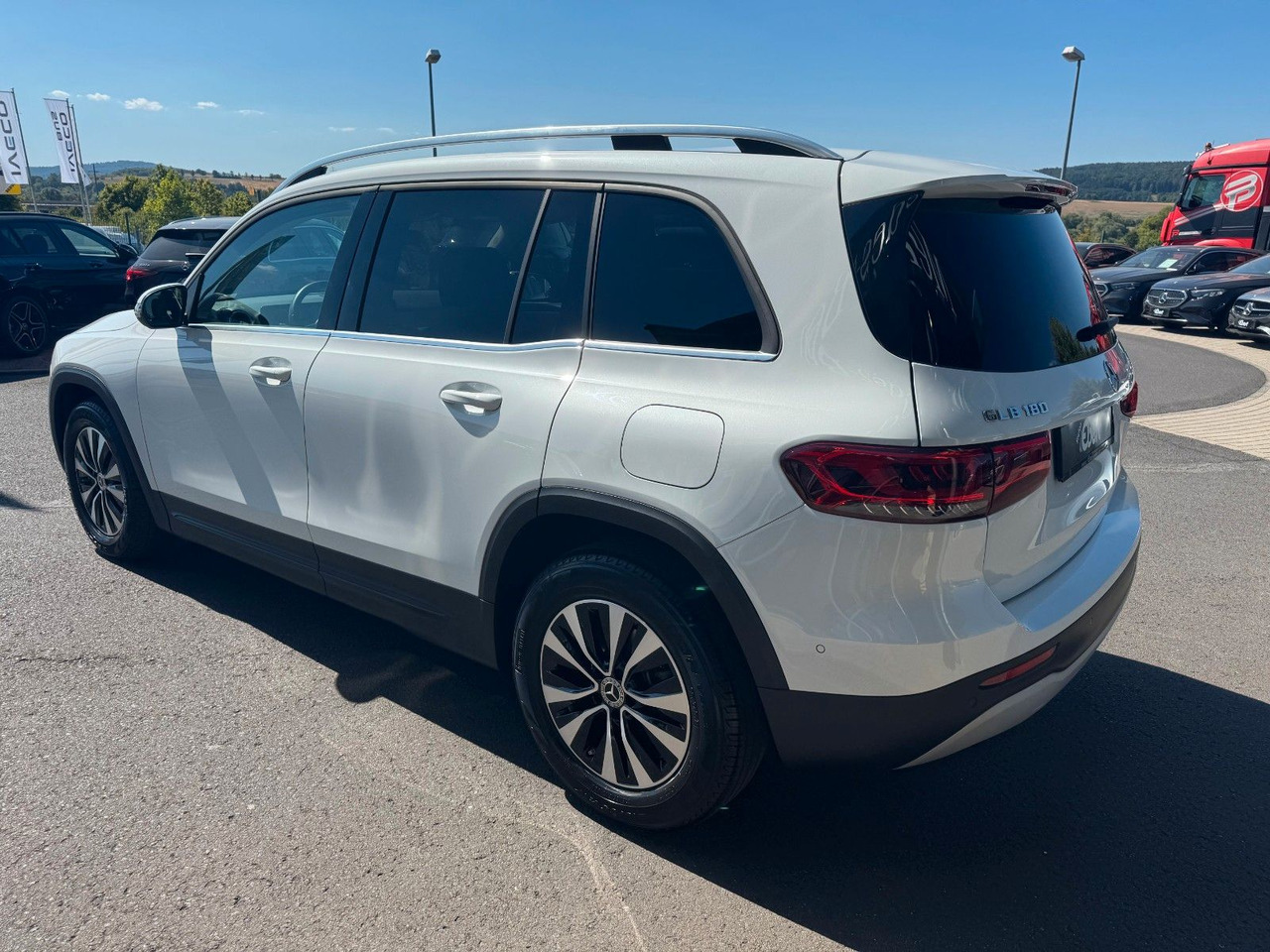 Mercedes-Benz GLB 180 Style+Distronic+RKamera+Vollleder - SUV: slika 3 Mercedes-Benz GLB 180 Style+Distronic+RKamera+Vollleder - SUV: slika 3