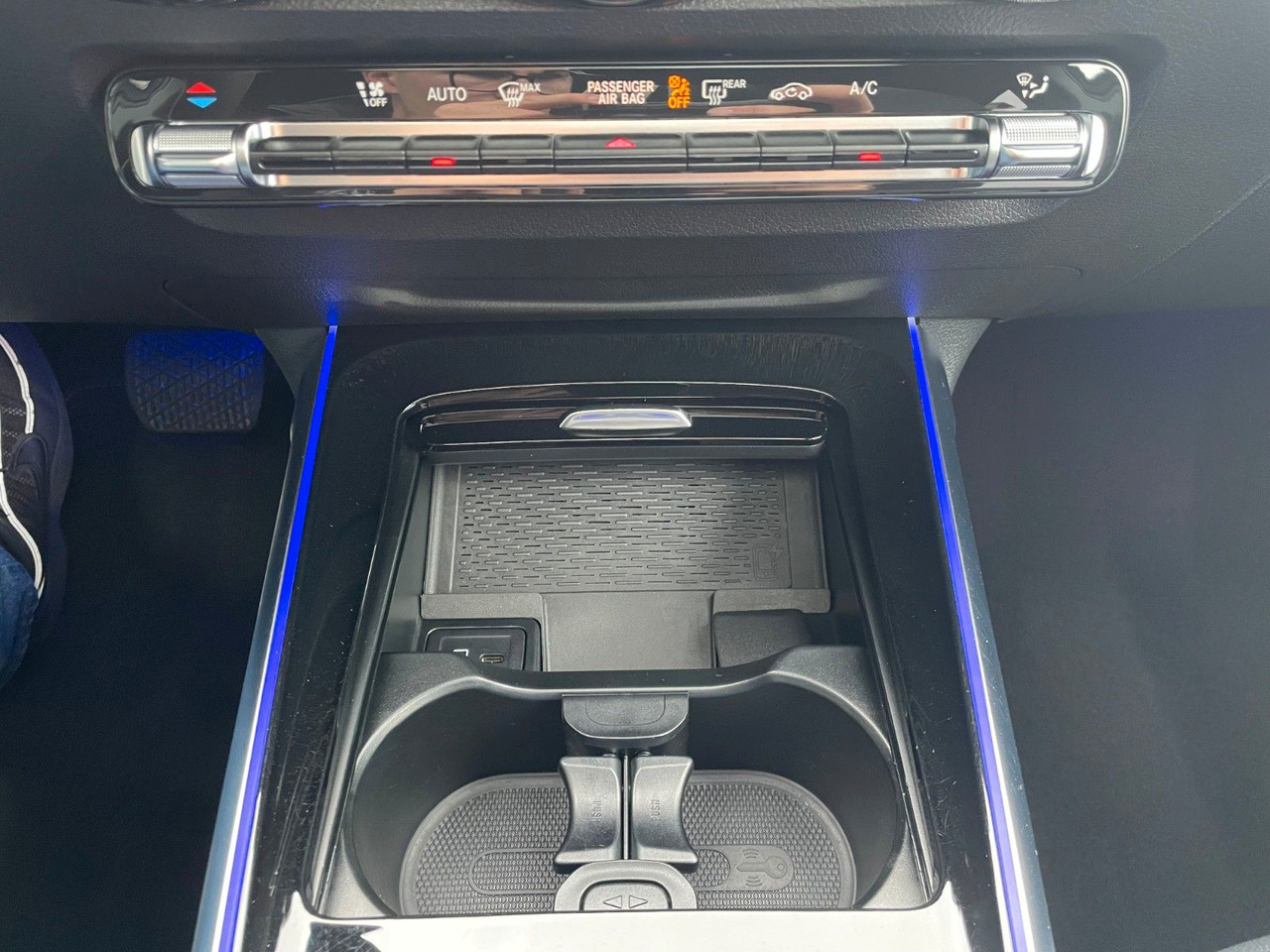 SUV Mercedes-Benz GLB 220 d 4MATIC Progressive AHK+Memory+Pano+360: slika 25