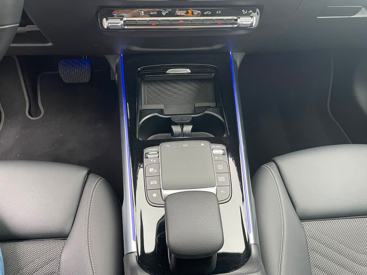 SUV Mercedes-Benz GLB 220 d 4MATIC Progressive AHK+Memory+Pano+360: slika 26