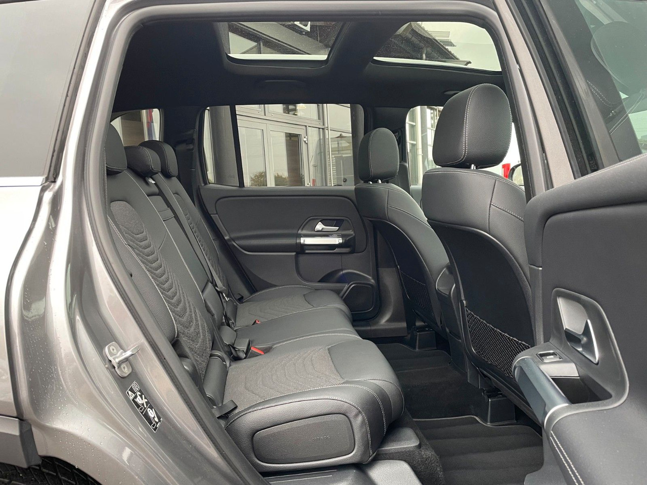 SUV Mercedes-Benz GLB 220 d 4MATIC Progressive AHK+Memory+Pano+360: slika 7