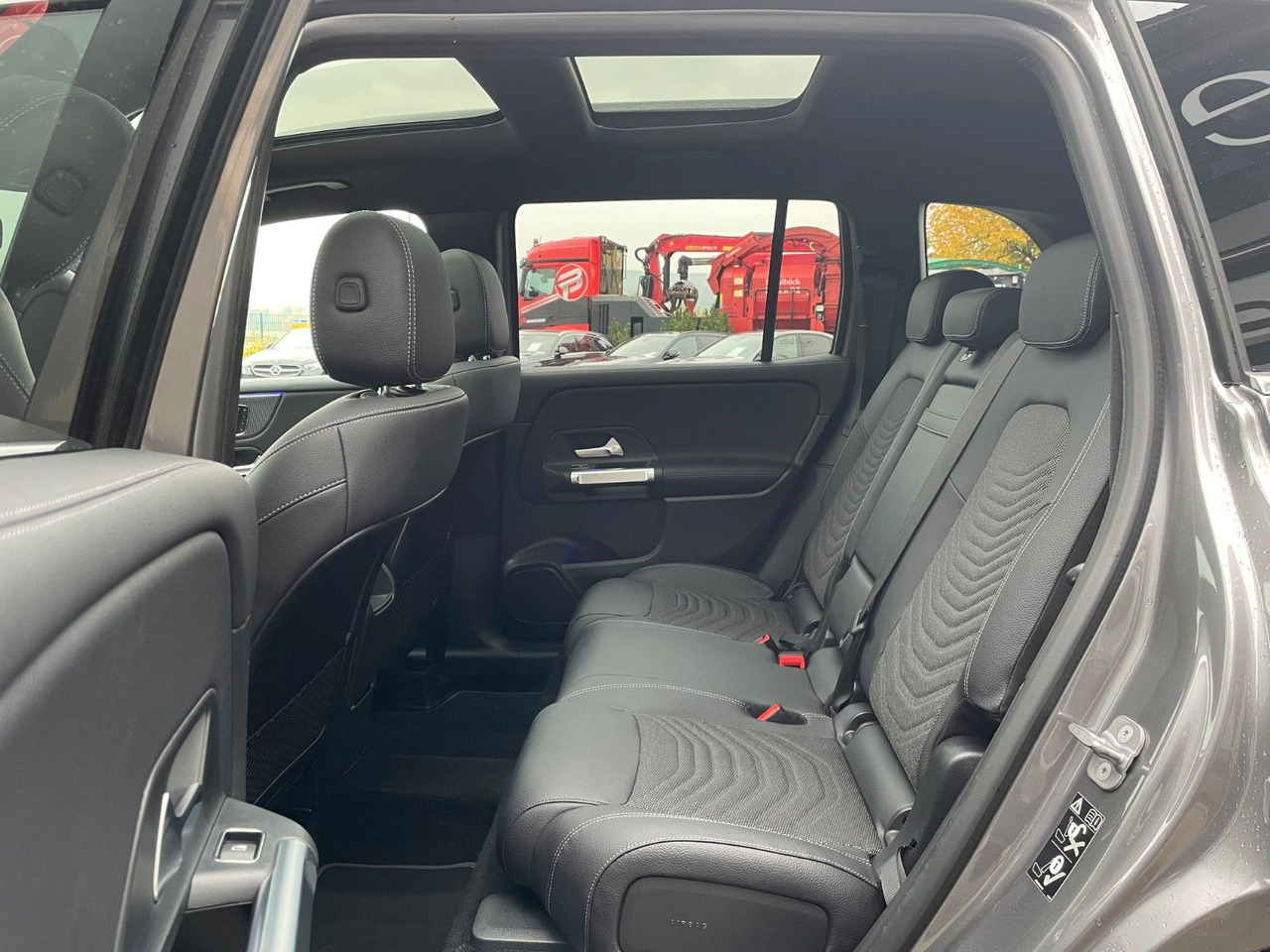 SUV Mercedes-Benz GLB 220 d 4MATIC Progressive AHK+Memory+Pano+360: slika 9