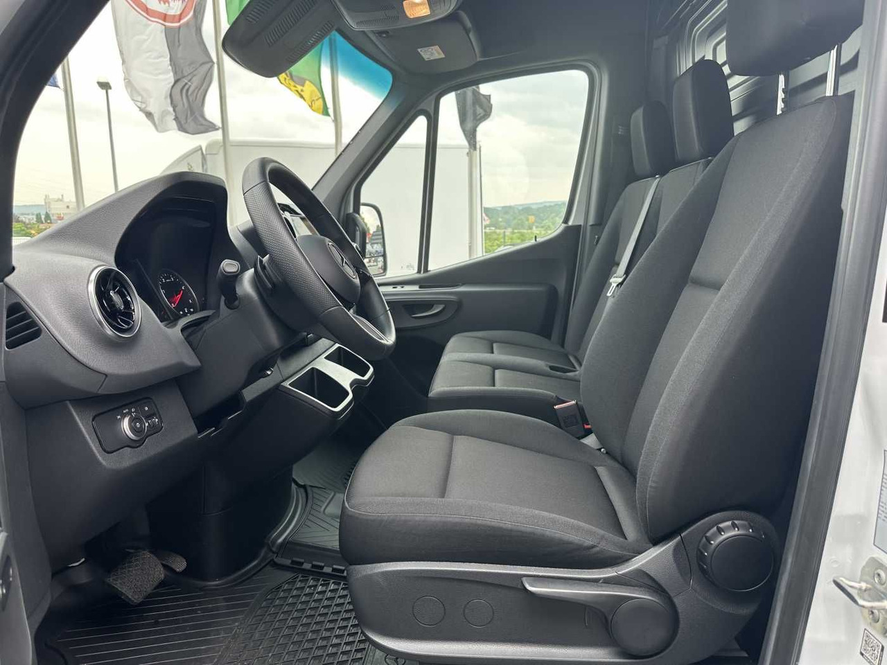 Furgon Mercedes-Benz Sprinter 317 CDI 4325 9G AHK Klima Kamera MBUX: slika 10