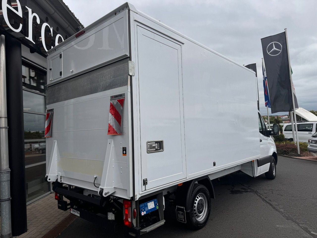 Mercedes-Benz Sprinter 317 CDI 4325 Koffer LBW Klima Kamera - Dostavno vozilo z zabojnikom: slika 4 Mercedes-Benz Sprinter 317 CDI 4325 Koffer LBW Klima Kamera - Dostavno vozilo z zabojnikom: slika 4