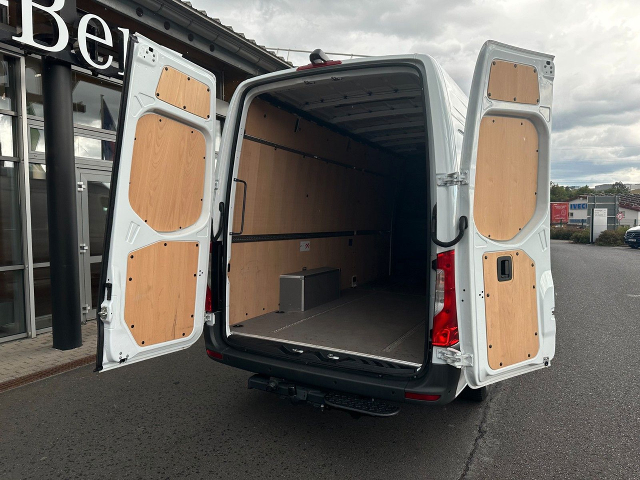 Mercedes-Benz Sprinter 317 CDI 9G 4325 Klima Kamera SHZ AHK - Furgon: slika 5 Mercedes-Benz Sprinter 317 CDI 9G 4325 Klima Kamera SHZ AHK - Furgon: slika 5