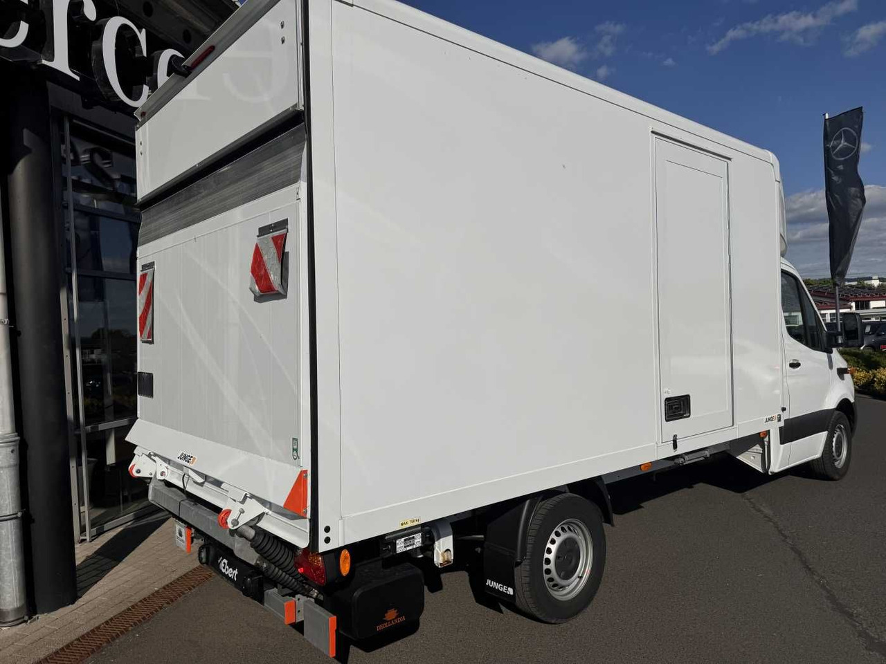 Mercedes-Benz Sprinter 317 CDI Koffer LBW Schwing Klima Kamera - Dostavno vozilo z zabojnikom: slika 4 Mercedes-Benz Sprinter 317 CDI Koffer LBW Schwing Klima Kamera - Dostavno vozilo z zabojnikom: slika 4