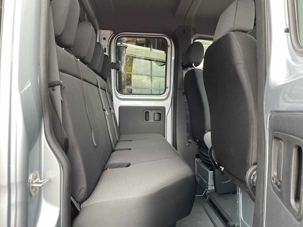 Dostavno vozilo s kesonom Mercedes-Benz Sprinter 319 CDI 4x4 DoKa Klima Stdheiz AHK LED: slika 9