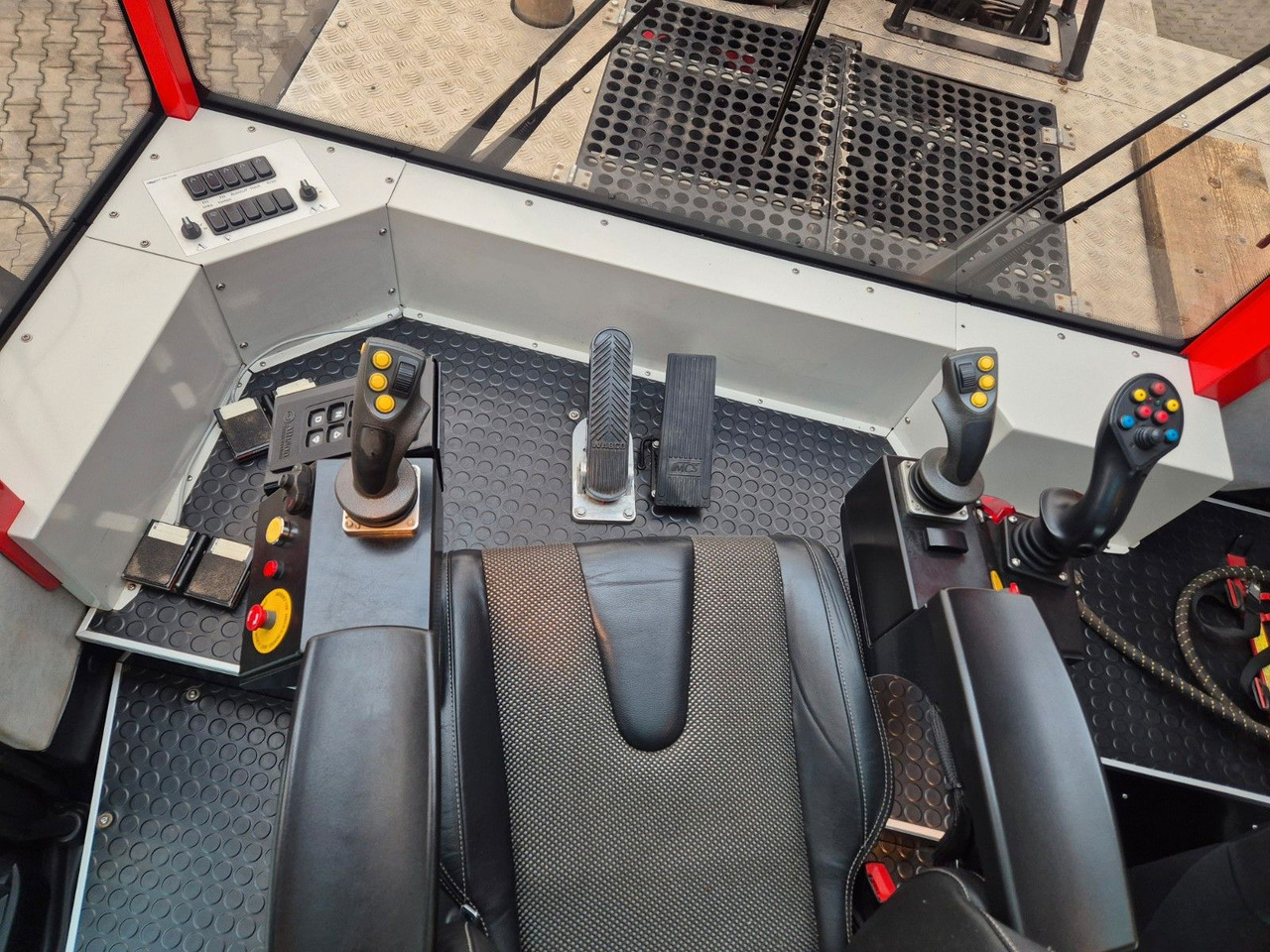 Tovornjak za prevoz lesa, Tovornjak z dvigalom Mercedes-Benz TUROX 8x8 Eschlböck Biber 92 Holzhacker / 1.512h: slika 20 Tovornjak za prevoz lesa, Tovornjak z dvigalom Mercedes-Benz TUROX 8x8 Eschlböck Biber 92 Holzhacker / 1.512h: slika 20