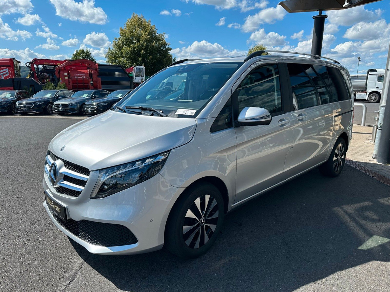 Mercedes-Benz V 250 EDITION 4MATIC Kompakt Liege-Paket AHK2,5t - Potniški kombi: slika 3 Mercedes-Benz V 250 EDITION 4MATIC Kompakt Liege-Paket AHK2,5t - Potniški kombi: slika 3