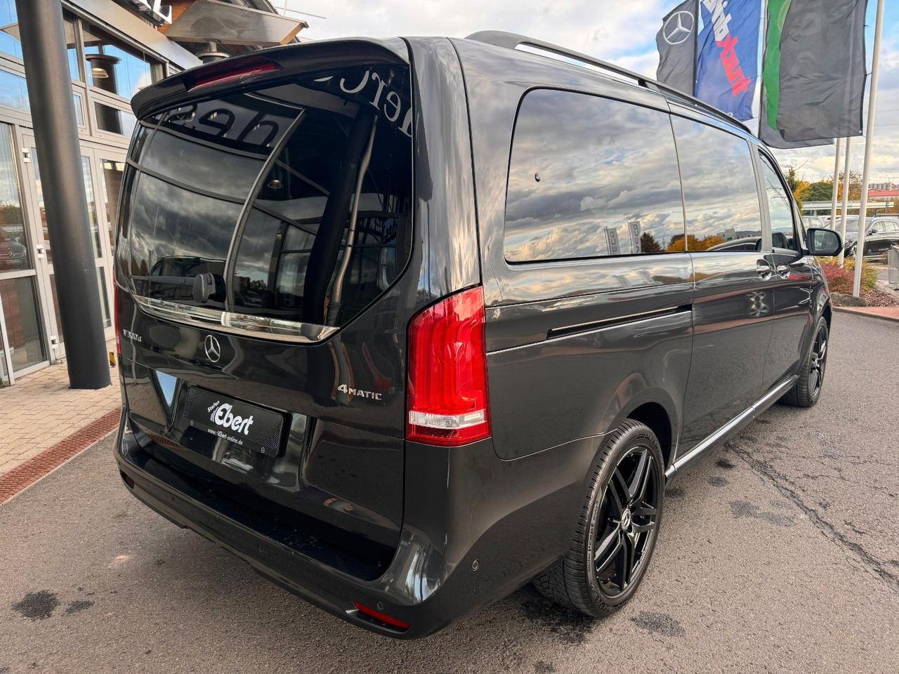 Mercedes-Benz V 300 d 4MATIC AVA ED AMG DISTR Stdh AHK2,5 PANO - Karavan: slika 4 Mercedes-Benz V 300 d 4MATIC AVA ED AMG DISTR Stdh AHK2,5 PANO - Karavan: slika 4