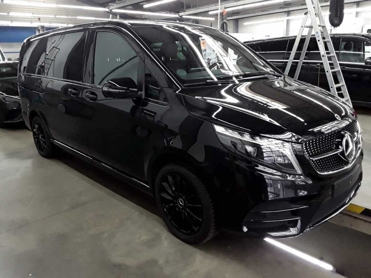 Mercedes-Benz V 300 d 4MATIC EXCLUSIVE AMG Panorama DISTRONIC - Potniški kombi: slika 2 Mercedes-Benz V 300 d 4MATIC EXCLUSIVE AMG Panorama DISTRONIC - Potniški kombi: slika 2