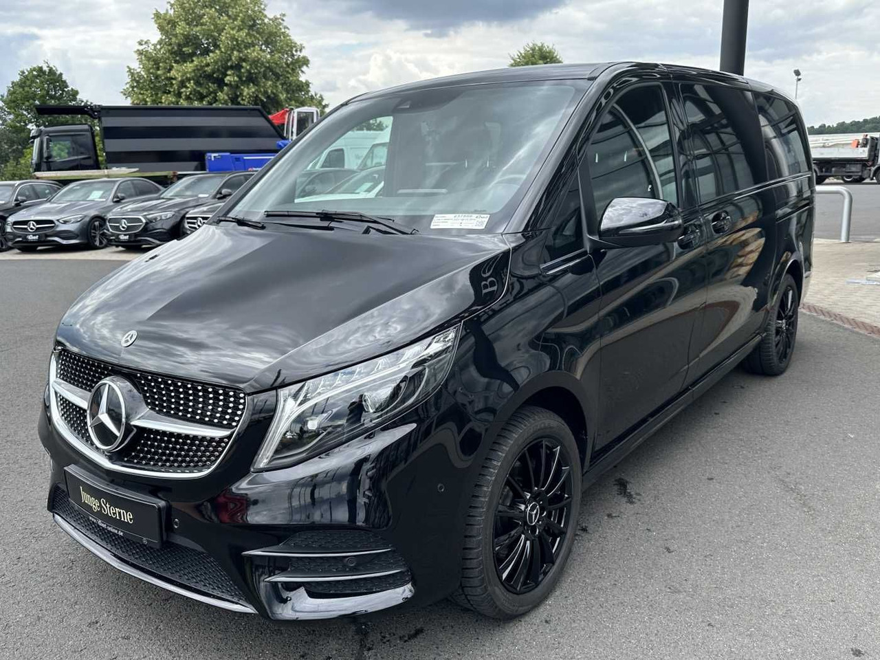 Mercedes-Benz V 300 d 4MATIC EXCLUSIVE AMG Panorama DISTRONIC - Karavan: slika 3 Mercedes-Benz V 300 d 4MATIC EXCLUSIVE AMG Panorama DISTRONIC - Karavan: slika 3