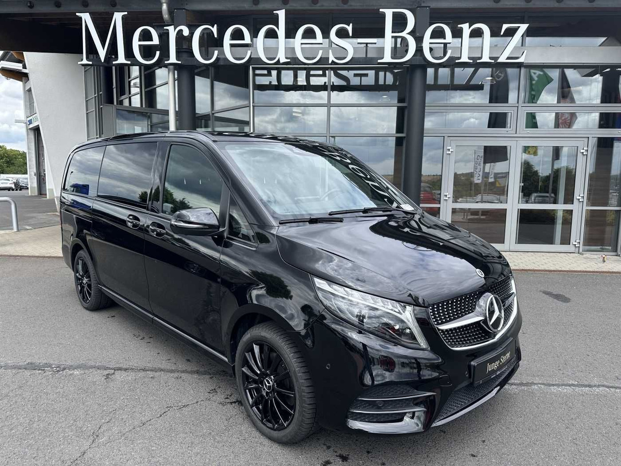 Mercedes-Benz V 300 d 4MATIC EXCLUSIVE AMG Panorama DISTRONIC - Karavan: slika 1 Mercedes-Benz V 300 d 4MATIC EXCLUSIVE AMG Panorama DISTRONIC - Karavan: slika 1