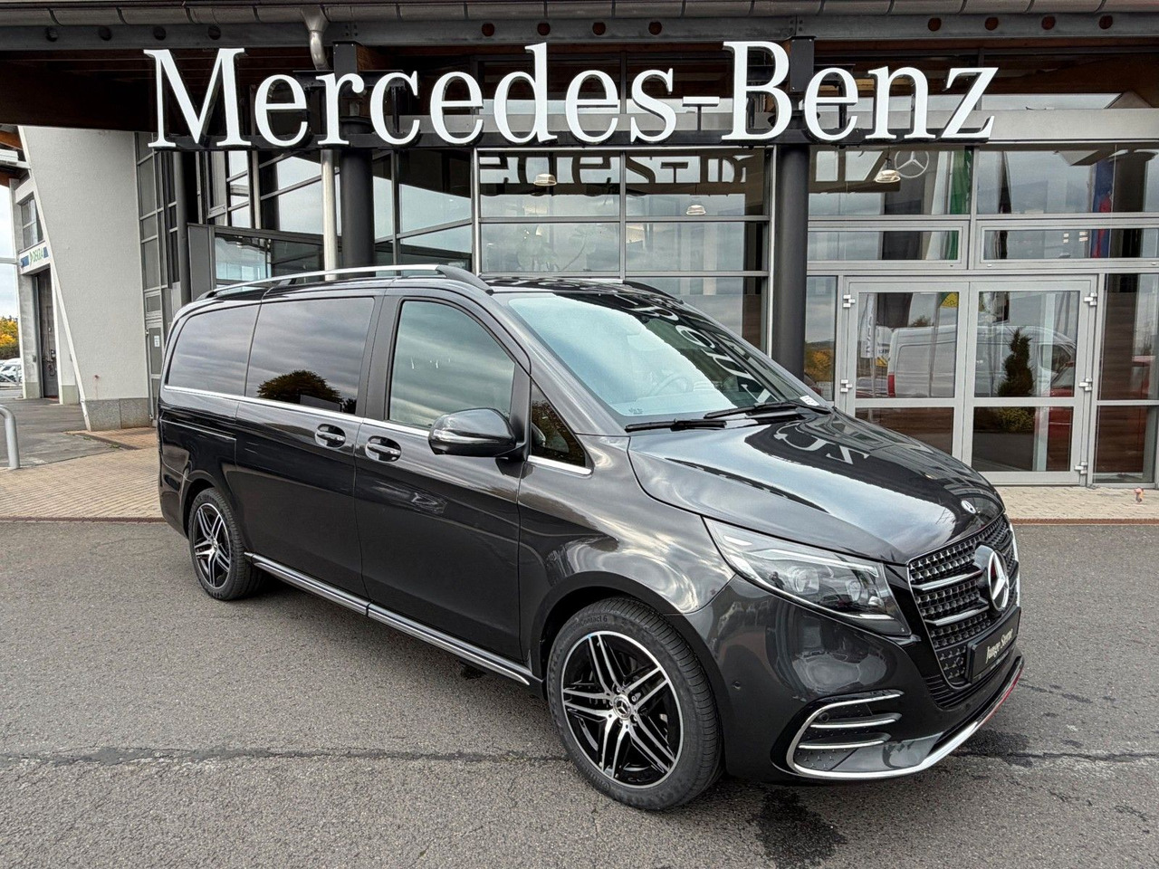 Mercedes-Benz V 300 d 4MATIC EXCLUSIVE AMG Panorama Standheiz - Potniški kombi: slika 1 Mercedes-Benz V 300 d 4MATIC EXCLUSIVE AMG Panorama Standheiz - Potniški kombi: slika 1