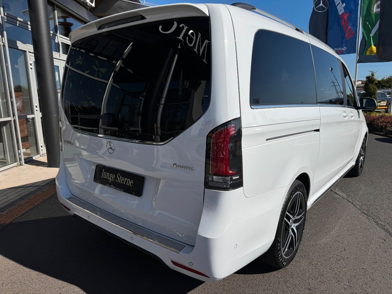 Mercedes-Benz V 300 d 4MATIC EXCLUSIVE AMG Tische AHK2,5to - Potniški kombi: slika 4 Mercedes-Benz V 300 d 4MATIC EXCLUSIVE AMG Tische AHK2,5to - Potniški kombi: slika 4