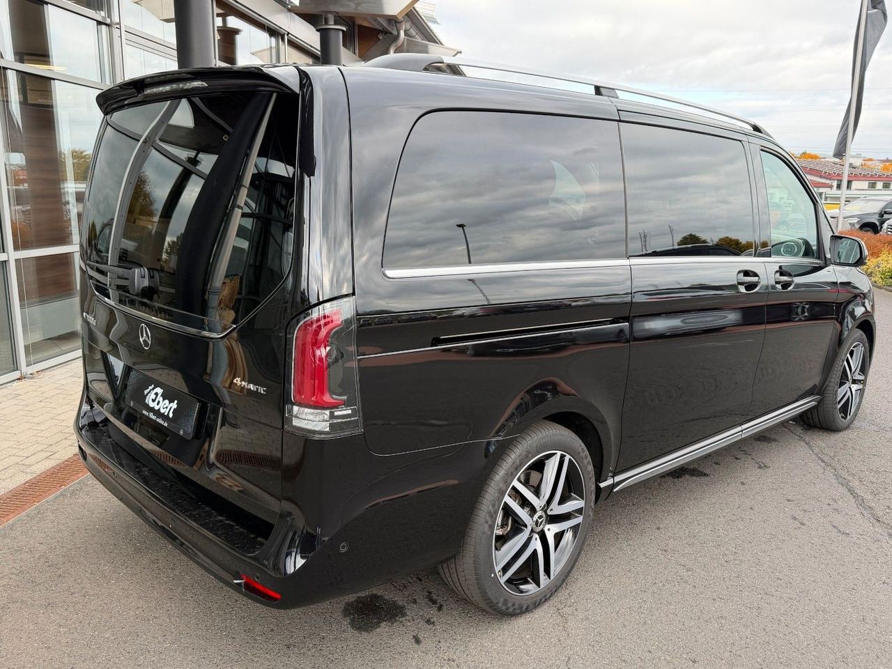 Mercedes-Benz V 300 d 4MATIC EXCLUSIVE Luxus-Sitze AHK2,5to - Potniški kombi: slika 4 Mercedes-Benz V 300 d 4MATIC EXCLUSIVE Luxus-Sitze AHK2,5to - Potniški kombi: slika 4