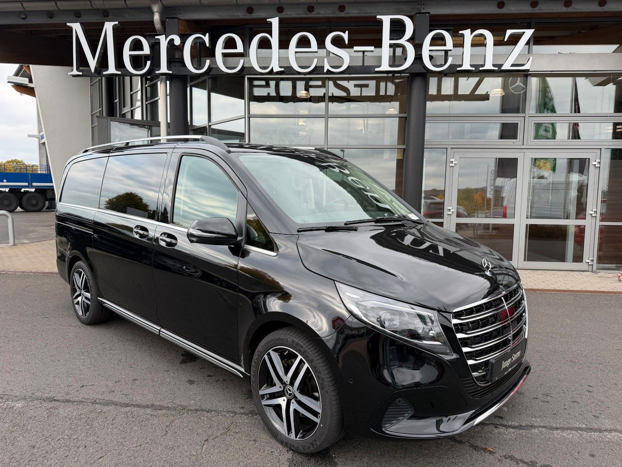 Mercedes-Benz V 300 d 4MATIC EXCLUSIVE Luxus-Sitze AHK2,5to - Potniški kombi: slika 1 Mercedes-Benz V 300 d 4MATIC EXCLUSIVE Luxus-Sitze AHK2,5to - Potniški kombi: slika 1