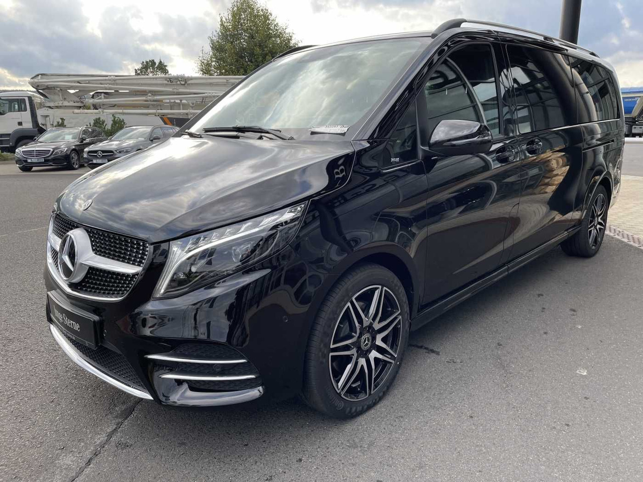 Mercedes-Benz V 300 d AVA 4MATIC AMG Kühlschrank AIRMATIC - Potniški kombi: slika 2 Mercedes-Benz V 300 d AVA 4MATIC AMG Kühlschrank AIRMATIC - Potniški kombi: slika 2
