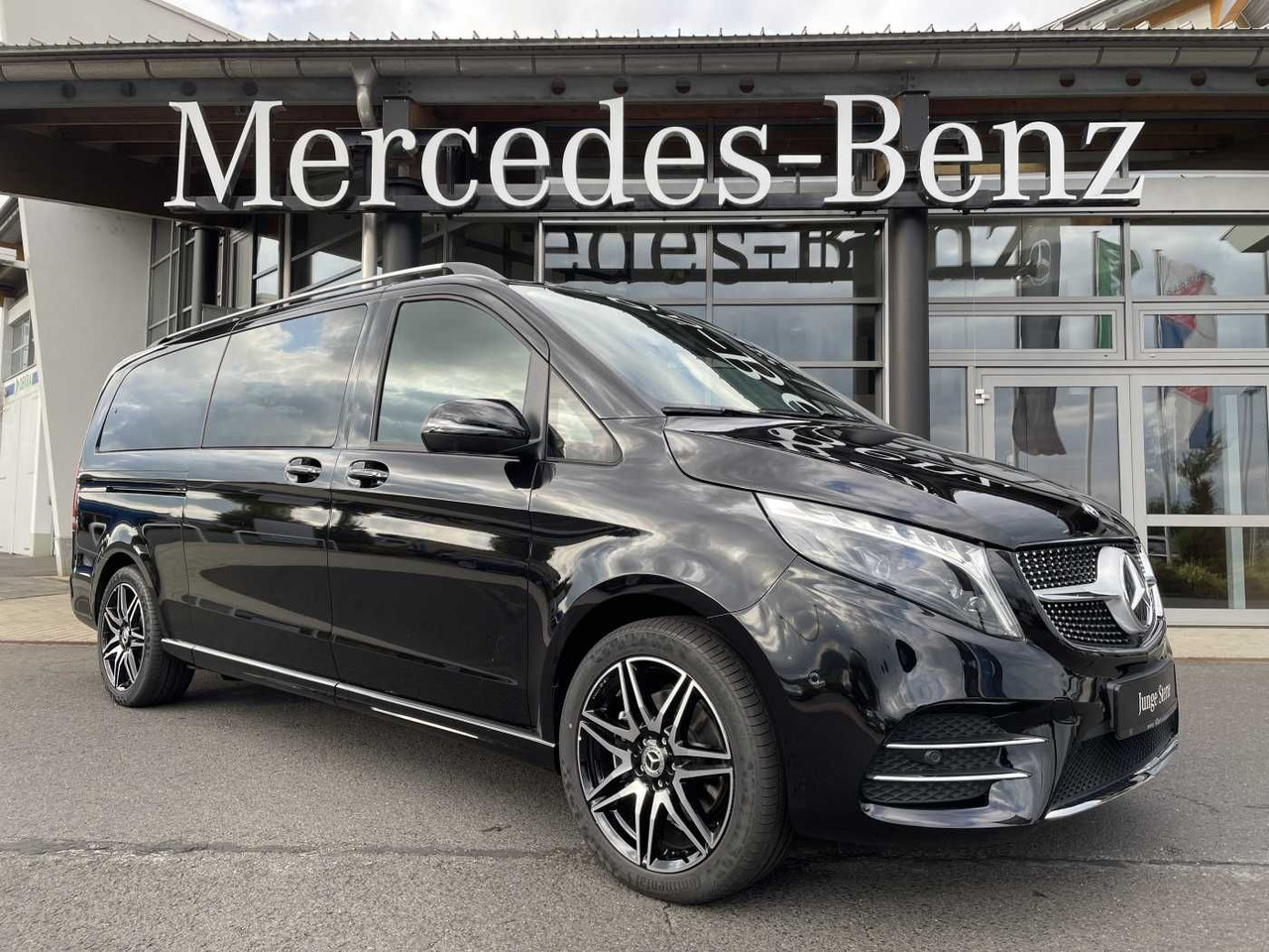 Mercedes-Benz V 300 d AVA 4MATIC AMG Kühlschrank AIRMATIC - Potniški kombi: slika 1 Mercedes-Benz V 300 d AVA 4MATIC AMG Kühlschrank AIRMATIC - Potniški kombi: slika 1