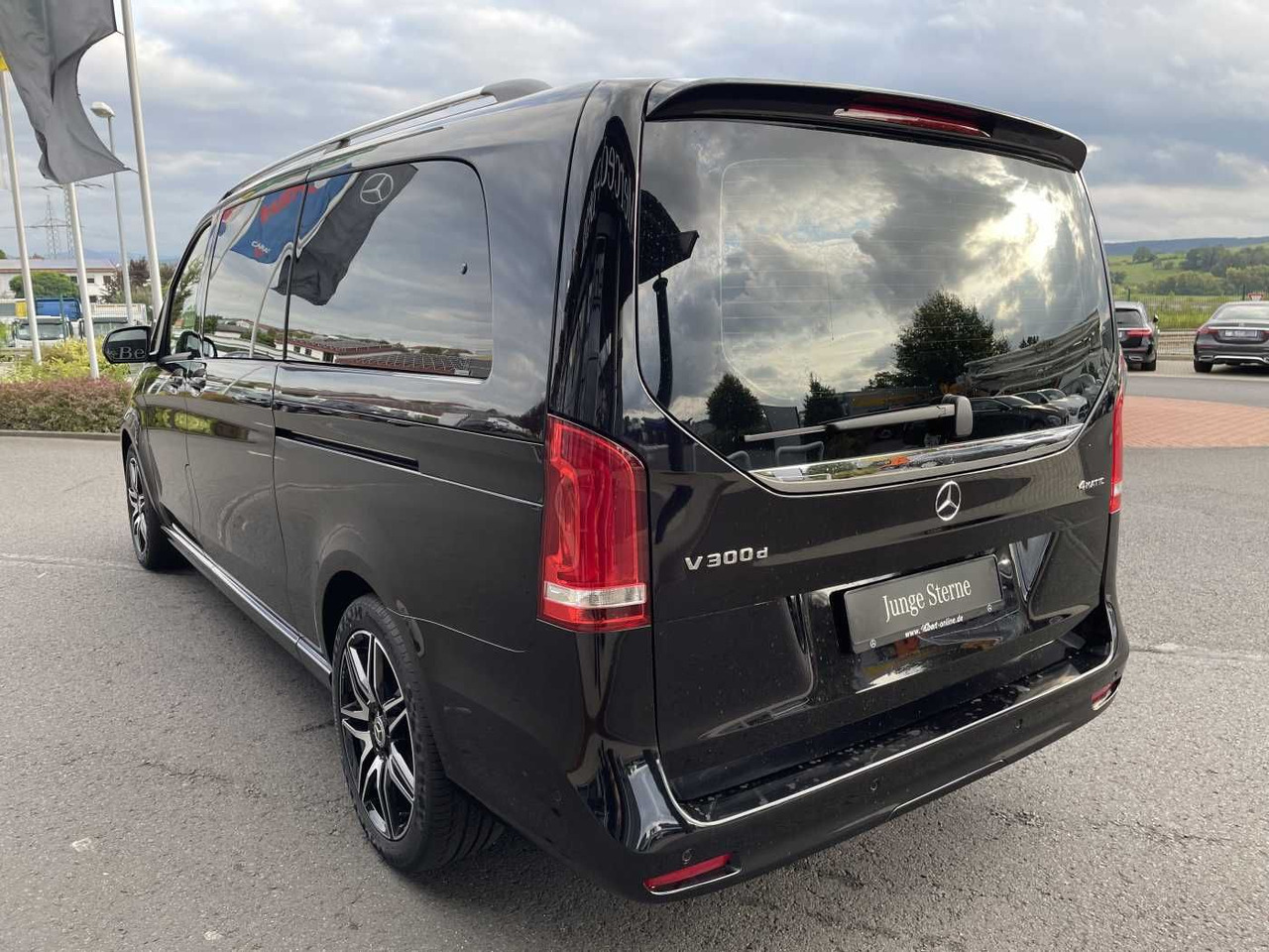 Mercedes-Benz V 300 d AVA 4MATIC AMG Kühlschrank AIRMATIC - Avtomobil: slika 3 Mercedes-Benz V 300 d AVA 4MATIC AMG Kühlschrank AIRMATIC - Avtomobil: slika 3