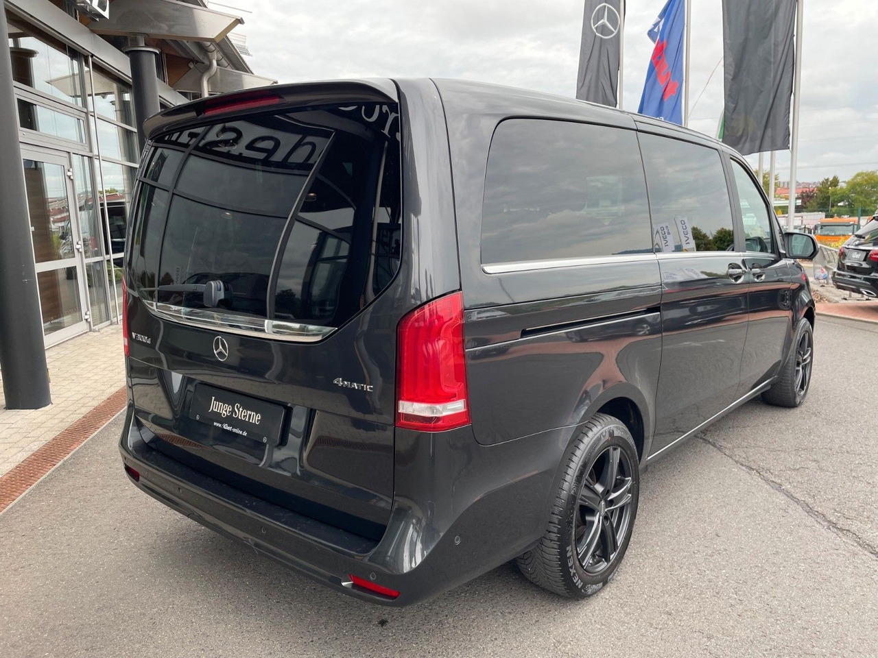 Mercedes-Benz V 300 d AVA ED 4MATIC Sitzklima Burmester 6Sitze - Potniški kombi: slika 4 Mercedes-Benz V 300 d AVA ED 4MATIC Sitzklima Burmester 6Sitze - Potniški kombi: slika 4