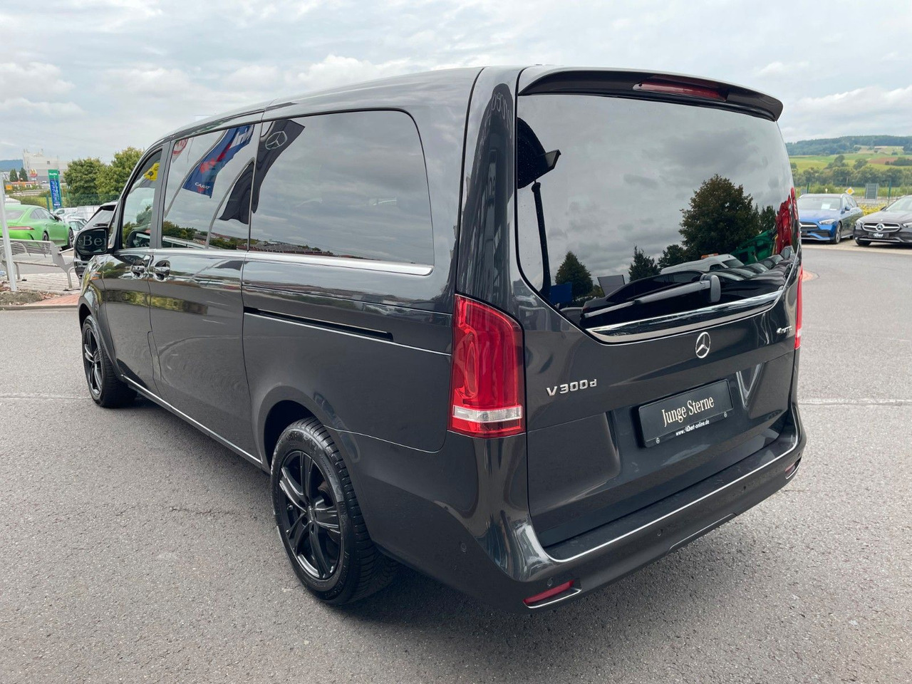 Mercedes-Benz V 300 d AVA ED 4MATIC Sitzklima Burmester 6Sitze - Potniški kombi: slika 3 Mercedes-Benz V 300 d AVA ED 4MATIC Sitzklima Burmester 6Sitze - Potniški kombi: slika 3