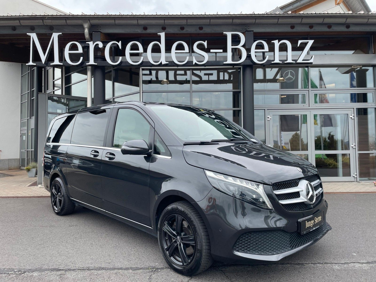 Mercedes-Benz V 300 d AVA ED 4MATIC Sitzklima Burmester 6Sitze - Potniški kombi: slika 1 Mercedes-Benz V 300 d AVA ED 4MATIC Sitzklima Burmester 6Sitze - Potniški kombi: slika 1