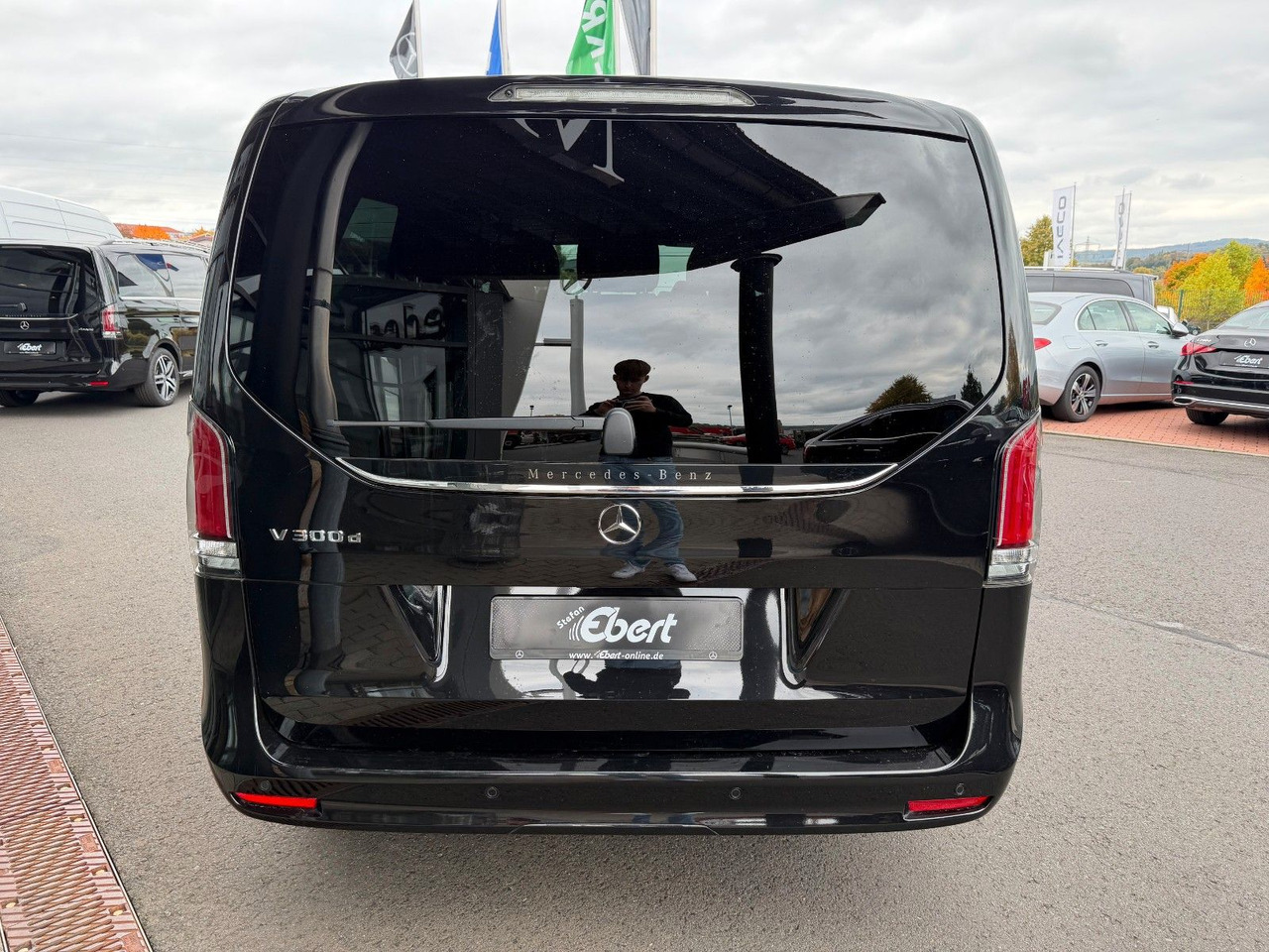 Mercedes-Benz V 300 d AVANTGARDE Extralang 360Kamera Standh - Karavan: slika 5 Mercedes-Benz V 300 d AVANTGARDE Extralang 360Kamera Standh - Karavan: slika 5