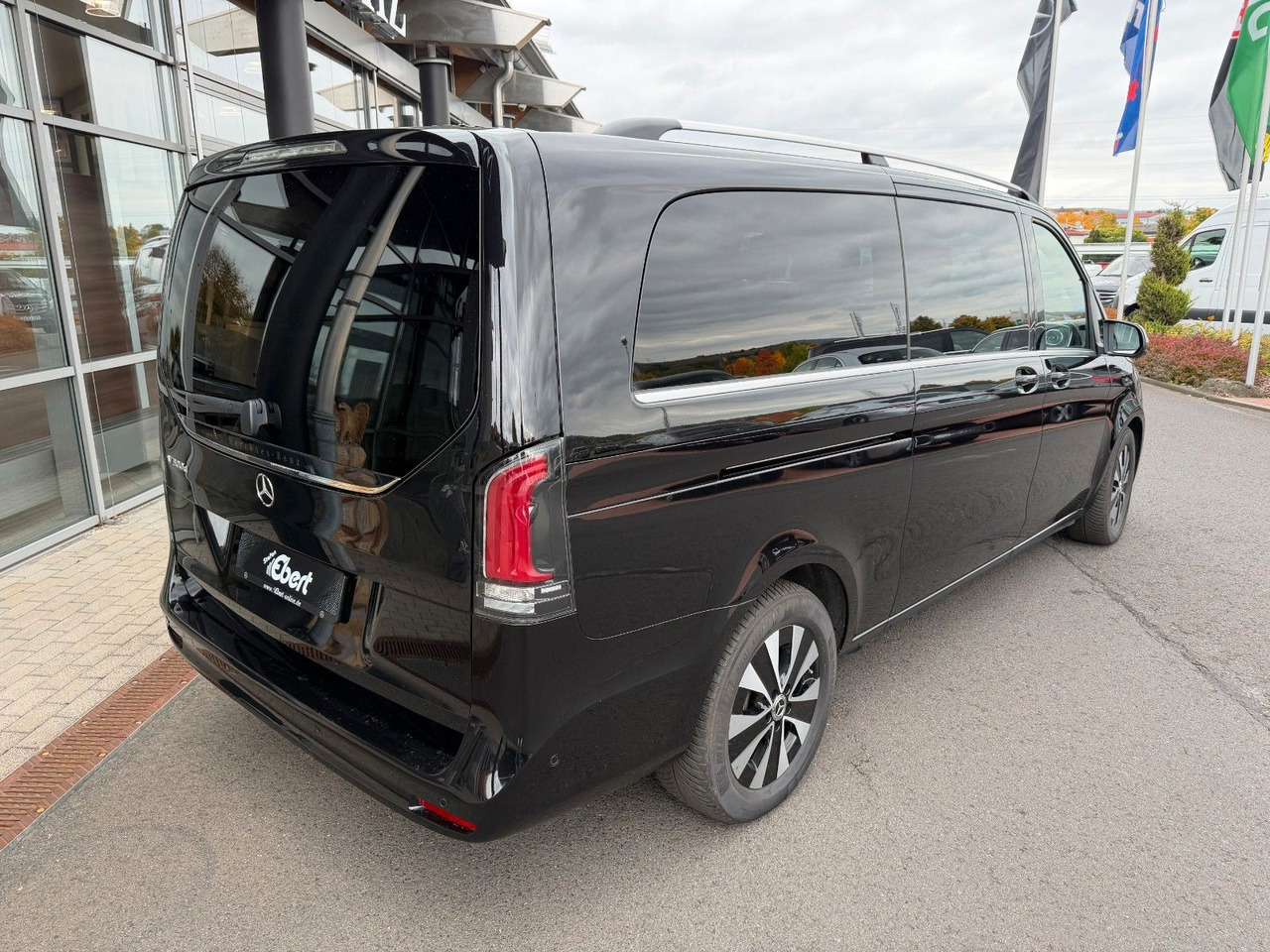 Mercedes-Benz V 300 d AVANTGARDE Extralang 360Kamera Standh - Potniški kombi: slika 4 Mercedes-Benz V 300 d AVANTGARDE Extralang 360Kamera Standh - Potniški kombi: slika 4