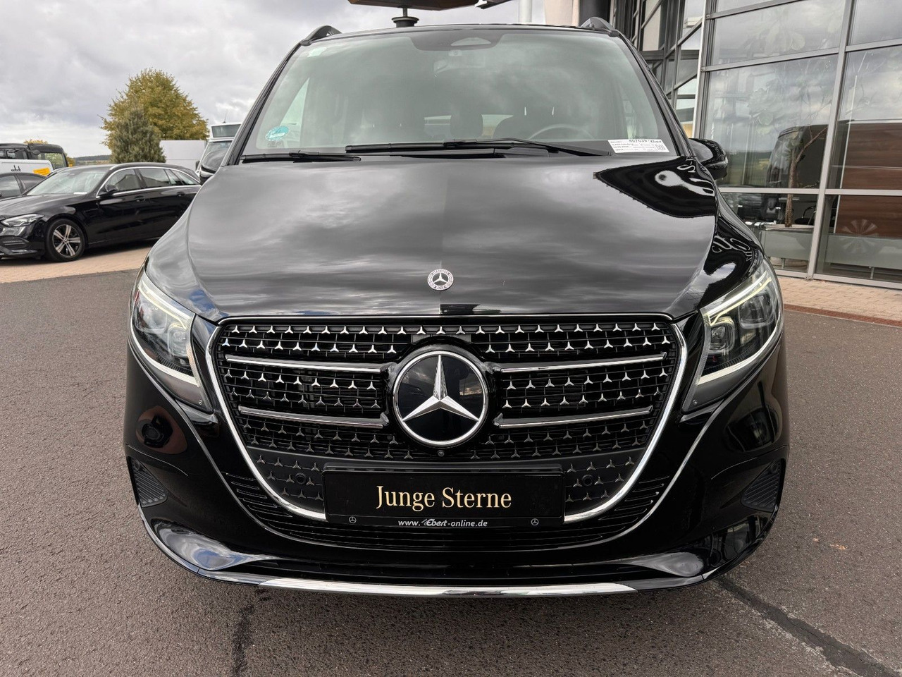 Mercedes-Benz V 300 d AVANTGARDE Extralang 360Kamera Standheiz - Potniški kombi: slika 2 Mercedes-Benz V 300 d AVANTGARDE Extralang 360Kamera Standheiz - Potniški kombi: slika 2