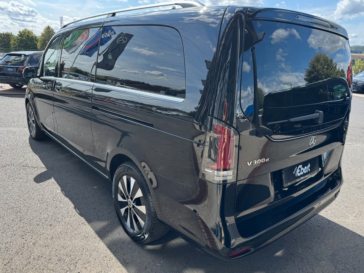 Mercedes-Benz V 300 d AVANTGARDE Extralang 360Kamera Standheiz - Potniški kombi: slika 3 Mercedes-Benz V 300 d AVANTGARDE Extralang 360Kamera Standheiz - Potniški kombi: slika 3