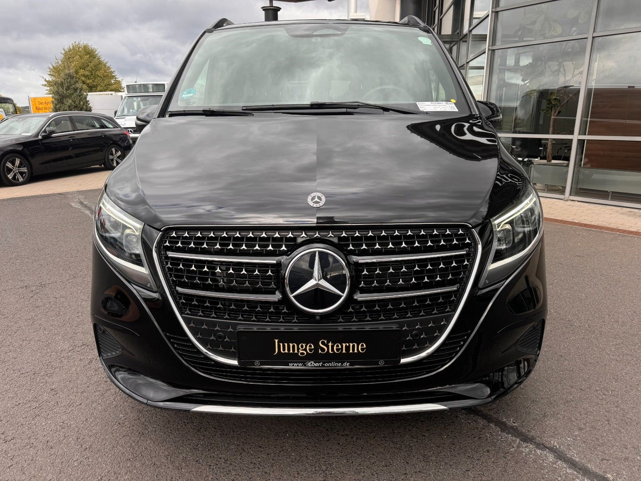 Mercedes-Benz V 300 d AVANTGARDE Extralang 360Kamera Standheiz - Potniški kombi: slika 2 Mercedes-Benz V 300 d AVANTGARDE Extralang 360Kamera Standheiz - Potniški kombi: slika 2