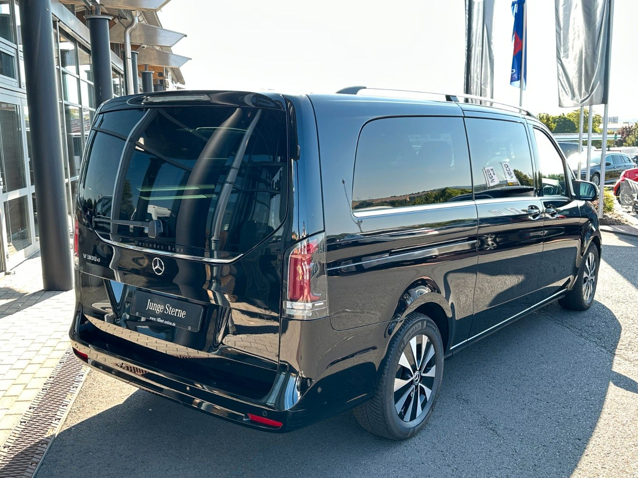 Mercedes-Benz V 300 d AVANTGARDE Extralang 360Kamera Standheiz - Potniški kombi: slika 4 Mercedes-Benz V 300 d AVANTGARDE Extralang 360Kamera Standheiz - Potniški kombi: slika 4