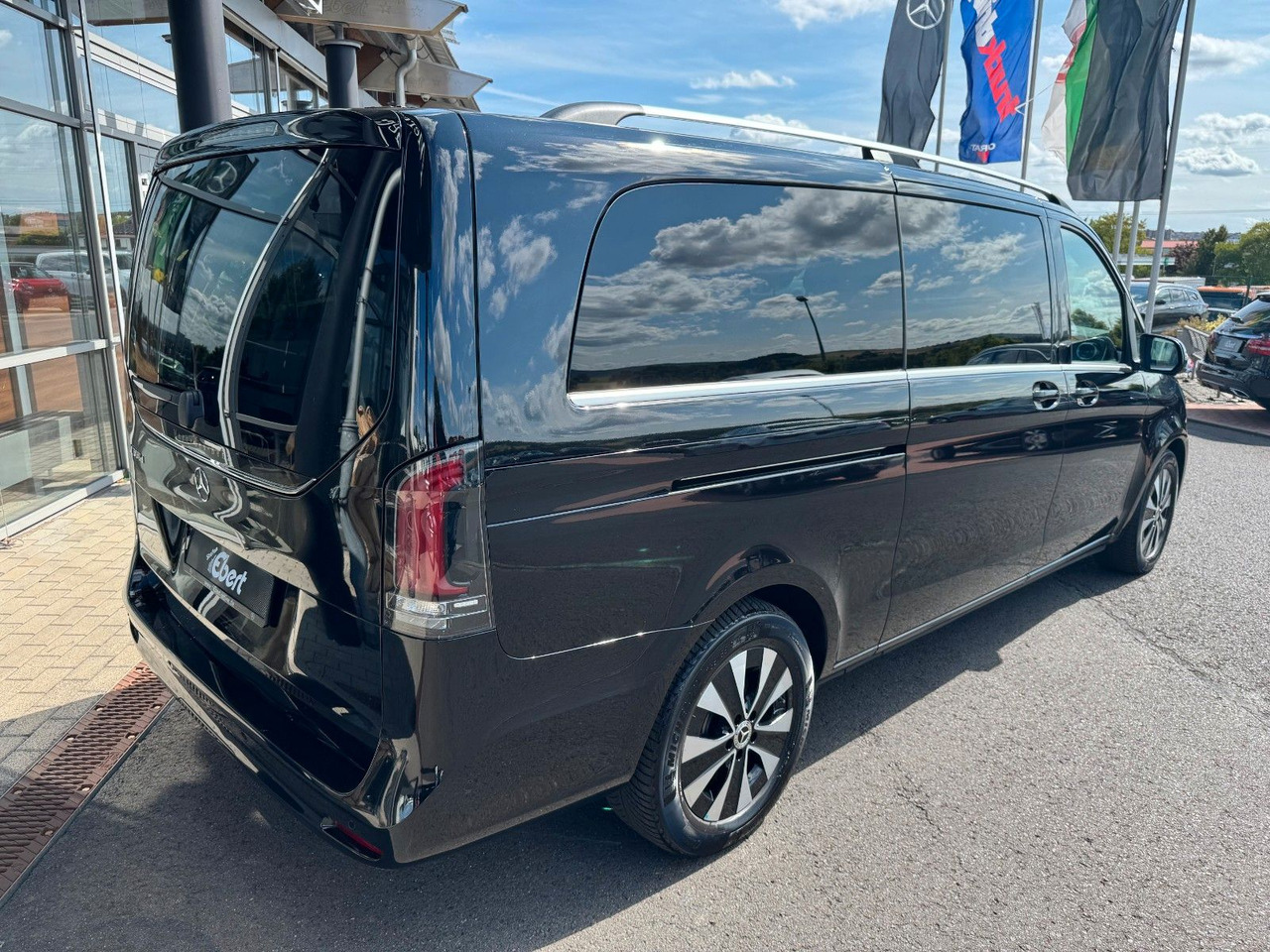 Mercedes-Benz V 300 d AVANTGARDE Extralang 360Kamera Standheiz - Potniški kombi: slika 5 Mercedes-Benz V 300 d AVANTGARDE Extralang 360Kamera Standheiz - Potniški kombi: slika 5